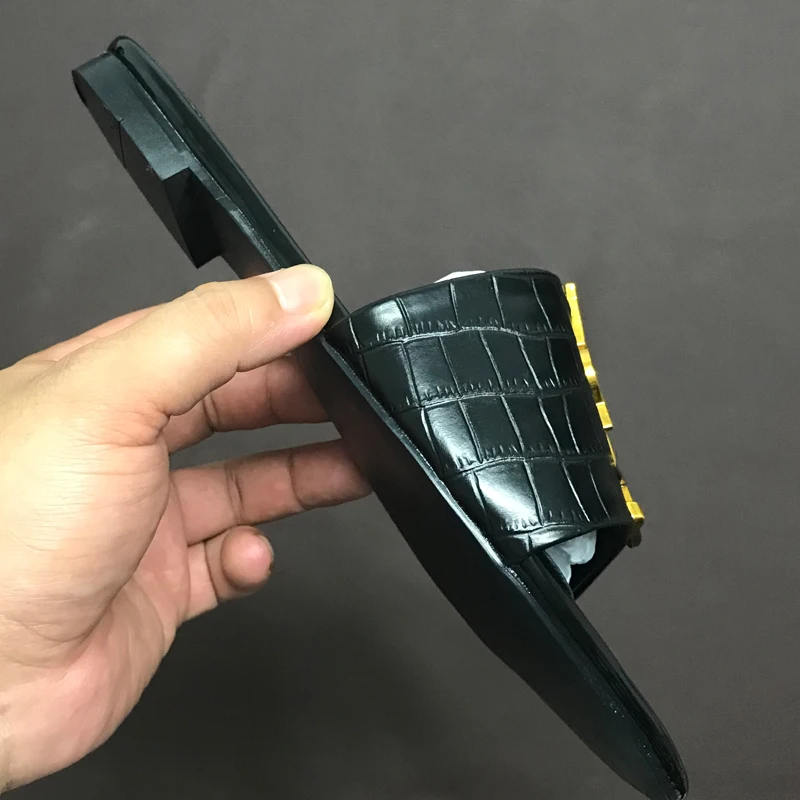 

2021 Fashion Luxury Metal Decoration Flats Shoes Women Slippers Leather Designer Ladies Street Beach Sandals Slides Shoes