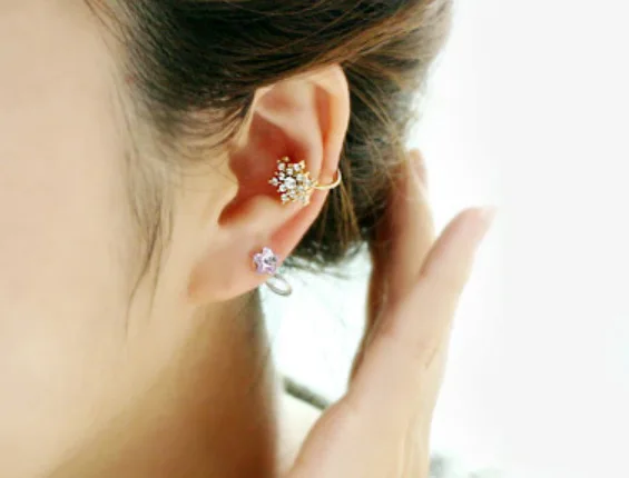 

Korean Edition Fashion Exquisite Snowflake Drill Ear Clip