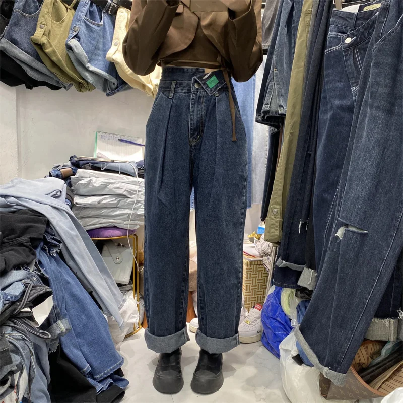 

That Autumn Chic Design High-waist Blue Jeans.
