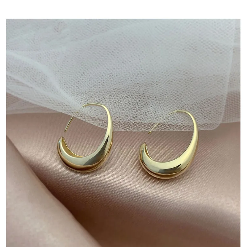 

European and American Popular Metal Earrings Simple Water Drop Cool Wind Classic Design Net Red Women Party Jewelry