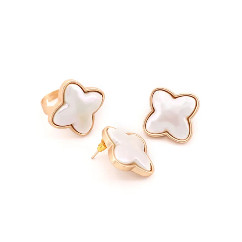 

Alloy Clover Imitation Pearl Stud Earrings Fashion Simple Statement Fine Metal Geometric Earrings Women Wedding Party Jewelry