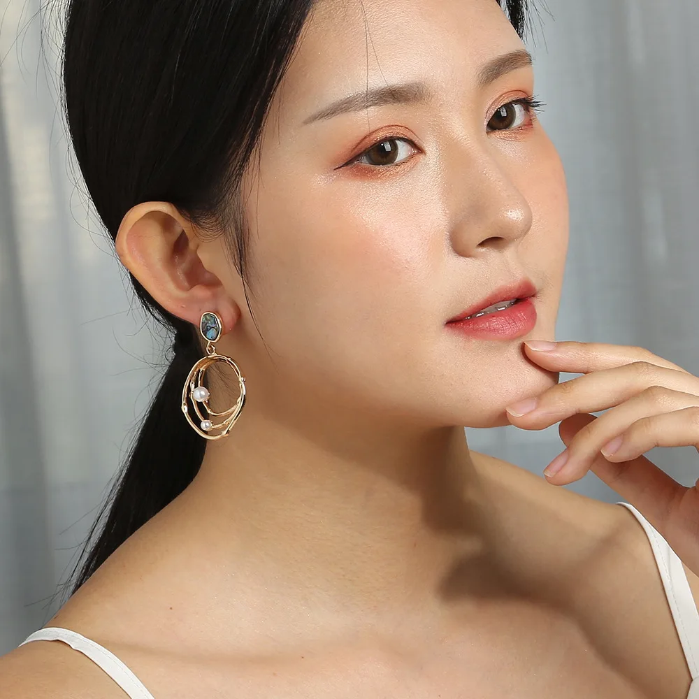 Модные серьги в европейском стиле с натуральным зернистым жемчугом