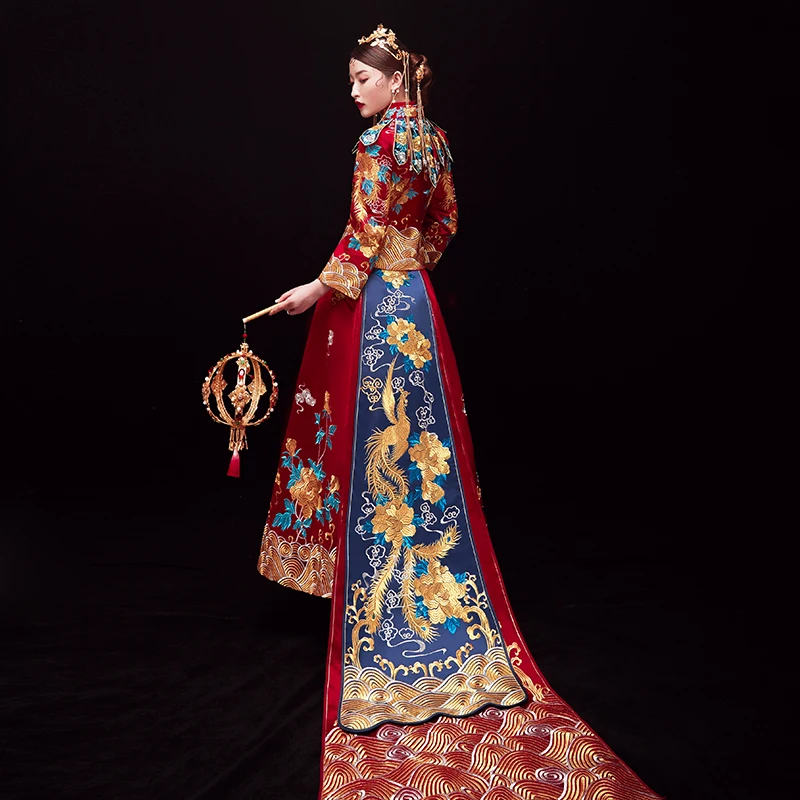 

Свадебное платье в китайском стиле для невесты, изысканный Чонсам с вышивкой Феникса, элегантный свадебный костюм со шлейфом, вечерние наря...