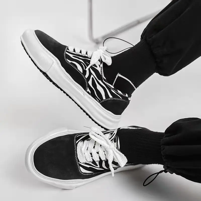 

Мужские текстильные кроссовки, повседневные Модные холщовые туфли на платформе с принтом зебры, на шнуровке, удобные слипоны, весна-осень ...