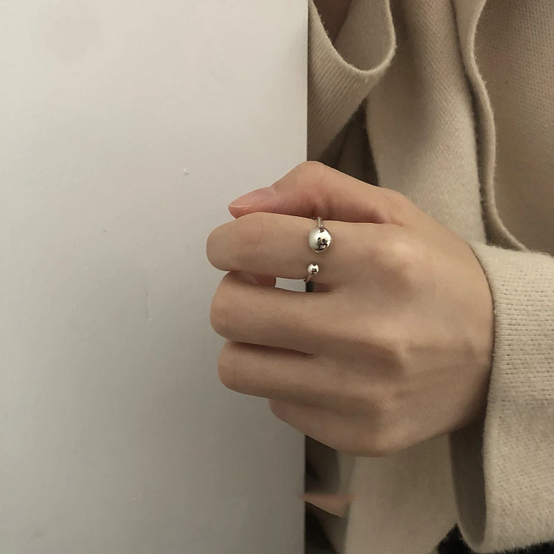 Минималистичные ассиметричные гладкие круглые кольца на палец серебряного