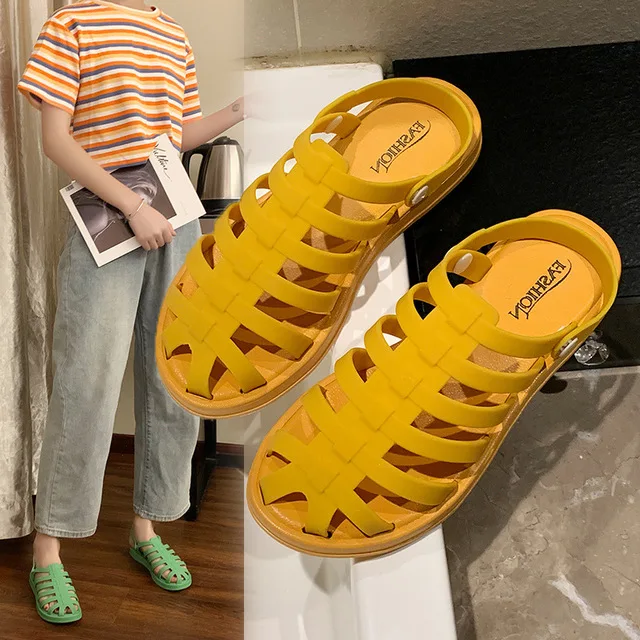 Женские сандалии в римском стиле шлепанцы с перфорацией пляжные на плоской