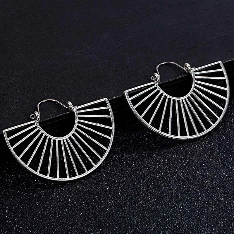 Silver Индийские племенные латунные серьги, висячие серьги-капельки, украшенные цветами вихревые «цыганские» серьги для женщин, богемные Винтажные серьги EAR00C07B - Окраска металла: Silver