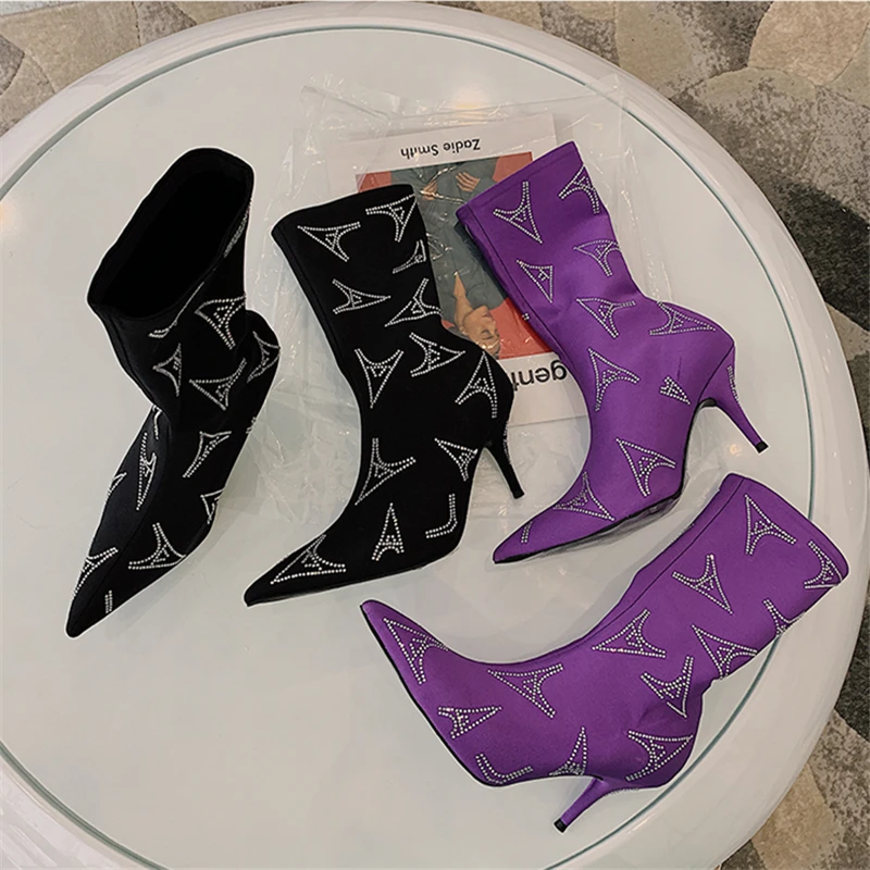 Женские ботильоны с острым носком черные или фиолетовые на высоком каблуке