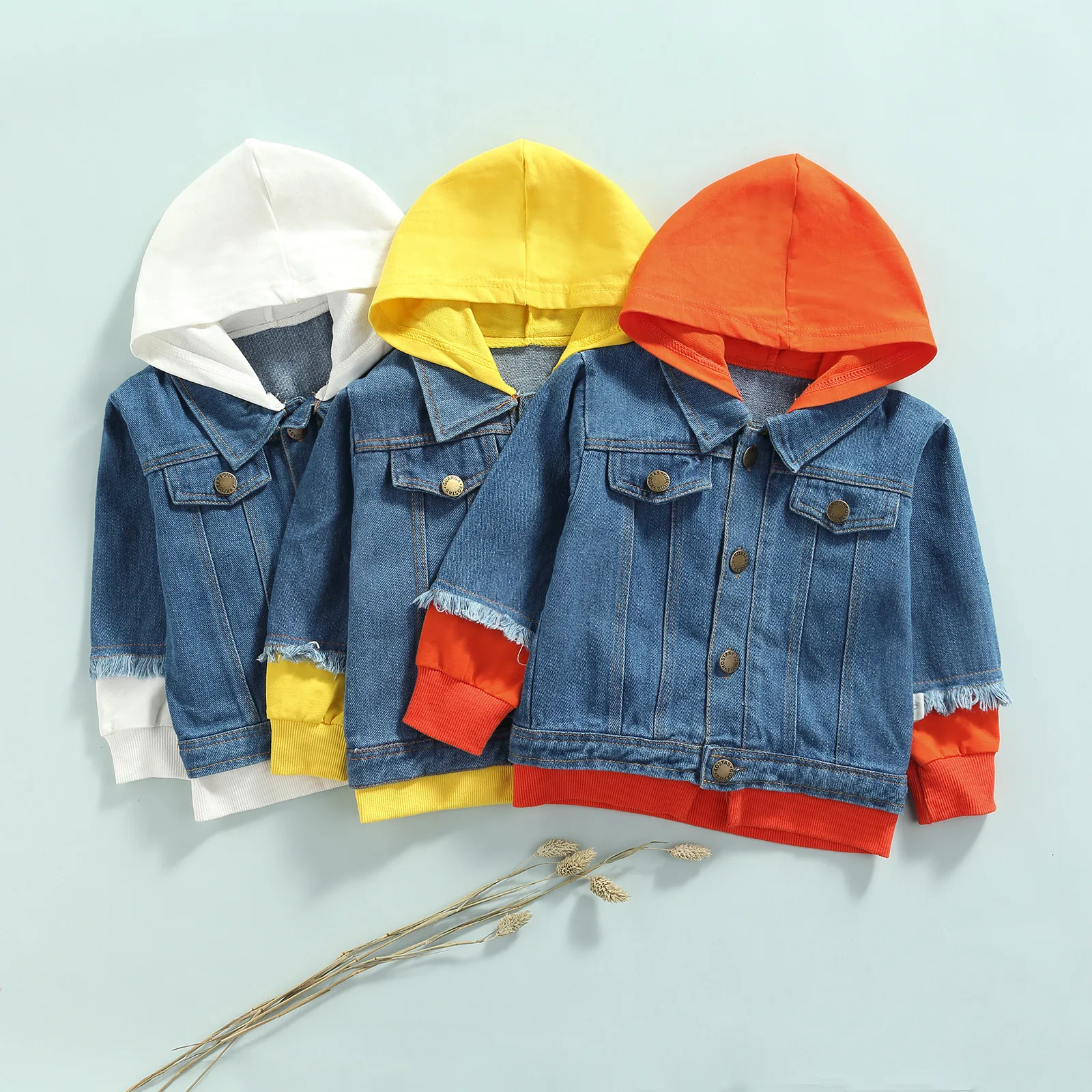 

Джинсовые куртки Emmababy для малышей, модные пальто с длинным рукавом и буквенным принтом, на пуговицах, с капюшоном