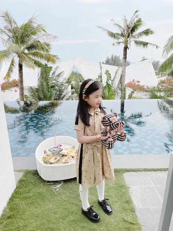 

2021 spring and summer girls' classic Khaki star letter full print short sleeve dress British Academy waist bow princess skirt