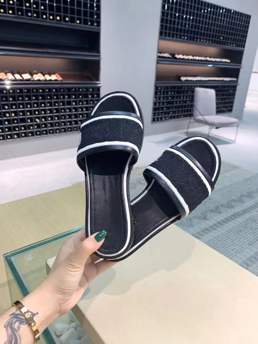 

Slippers Mens 2021 Summer New Casual Striped Beach Flip Flops Male Female Designer Shoes Indoor Couple Bathroom Sliders