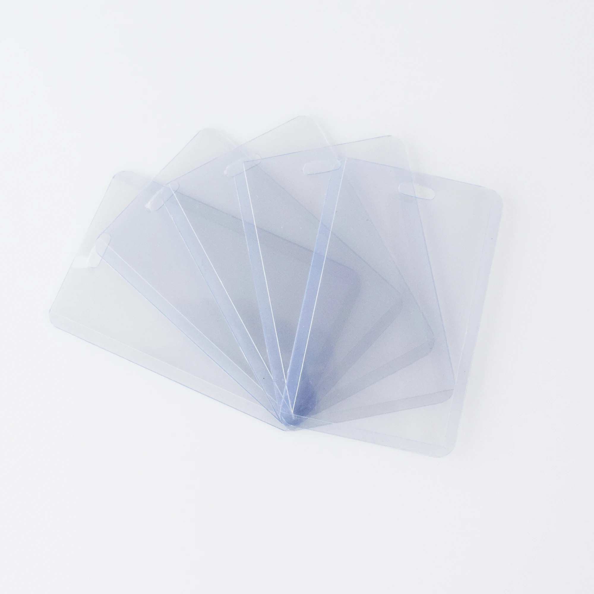 Упаковка из 20 водонепроницаемых жестких пластиковых бейджей ПВХ для делового