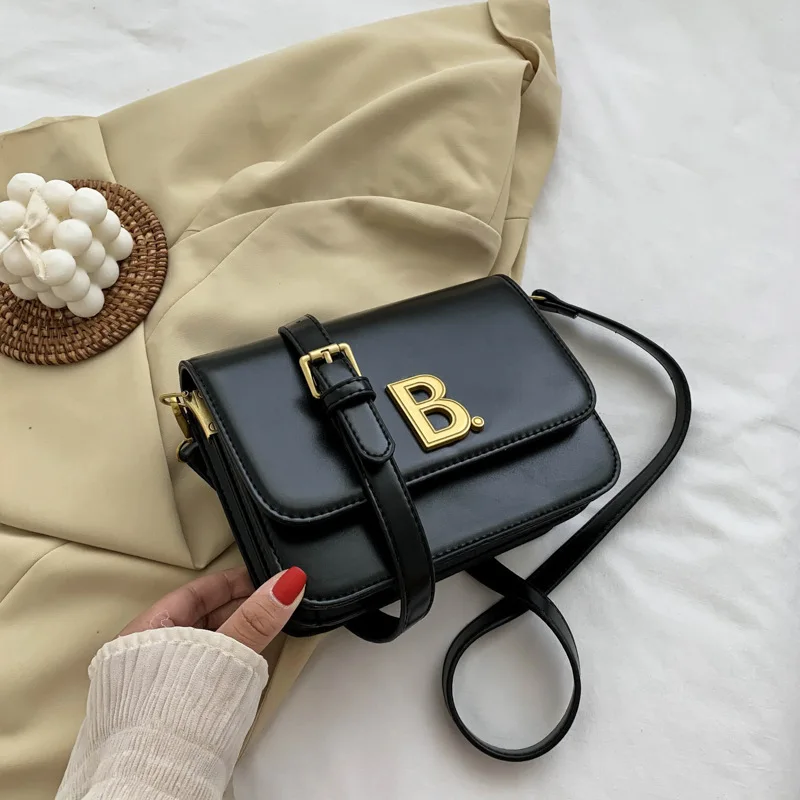 

New Fashion Letter Decorative Shoulder Messenger Bag