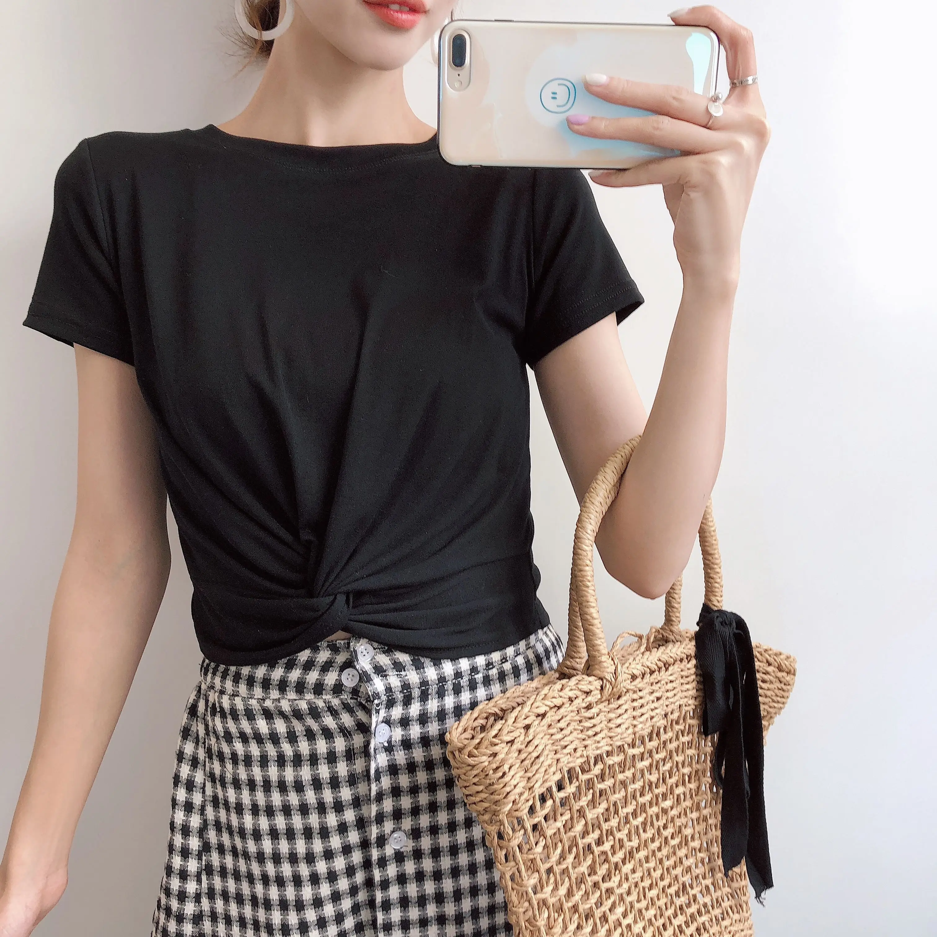 Футболка женская короткая с круглым вырезом белый однотонный элегантный