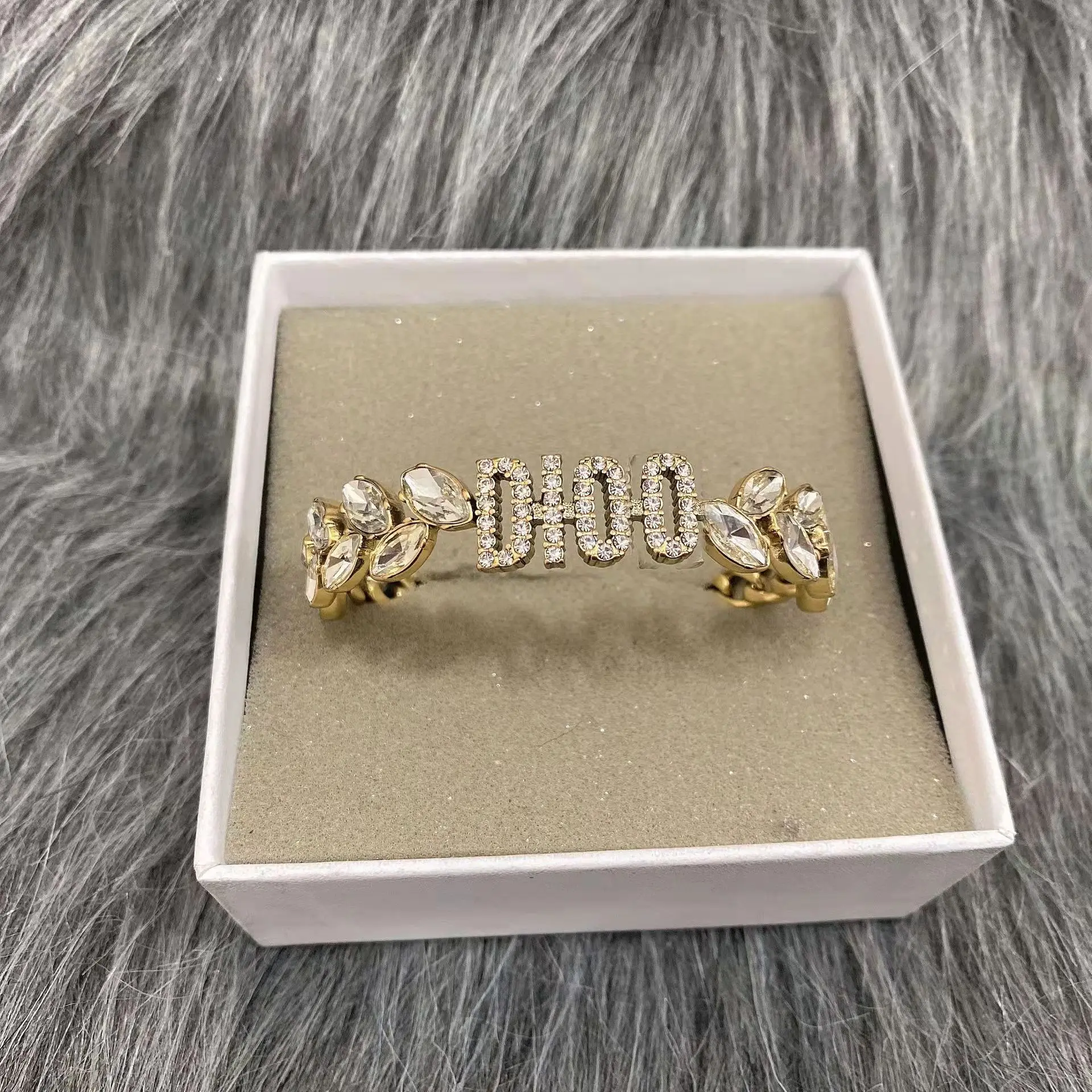 

Classic Popular European And American Retro Letters Diamond Quality Bracelet Ladies Love Confession Gift Jewelry, Gift Box