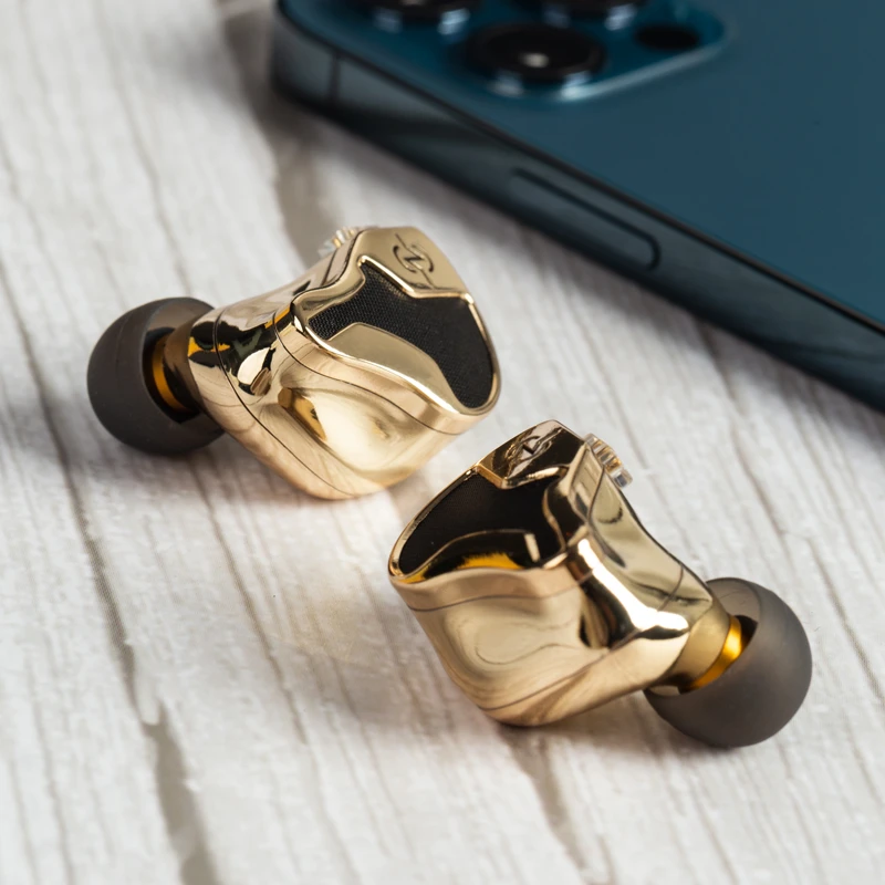 

CCZ Plume 1DD+4BA Hybrid Drive IEM Full-Metal Cavity Single Crystal Copper Cable HIFI Customized Earphones Sports Headphones