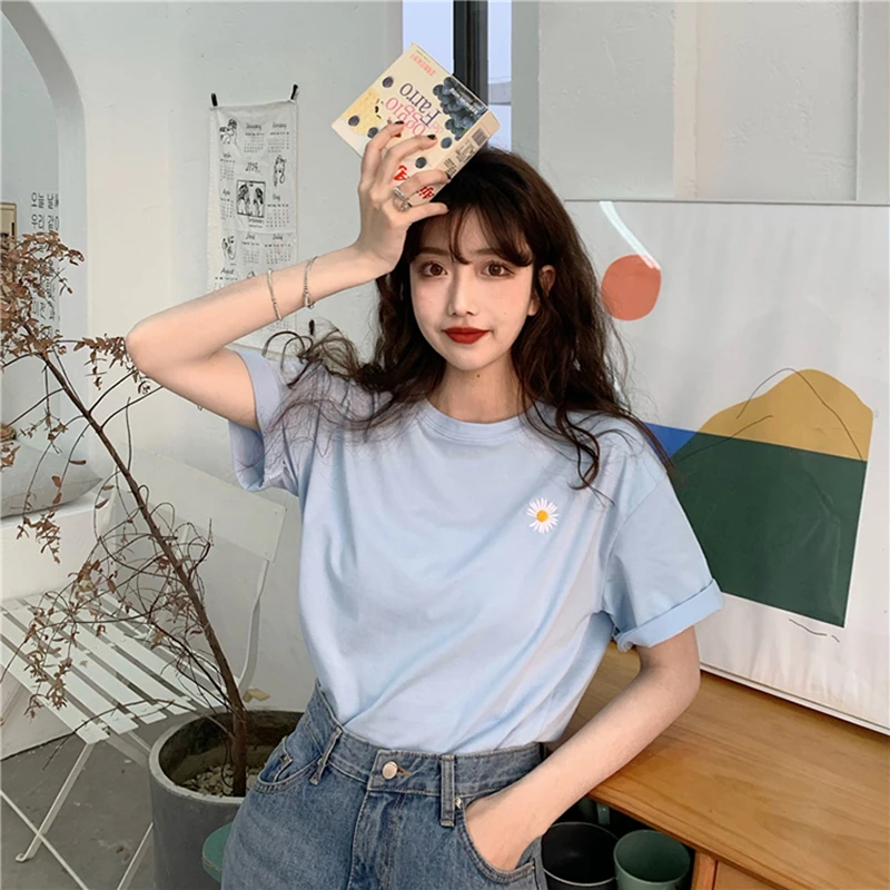 

New Korean Flowers Embroidery Women T-shirt 2021 Summer Short Sleeve Simple Tee Shirt Femme Casual Loose T Shirt Camisetas Mujer