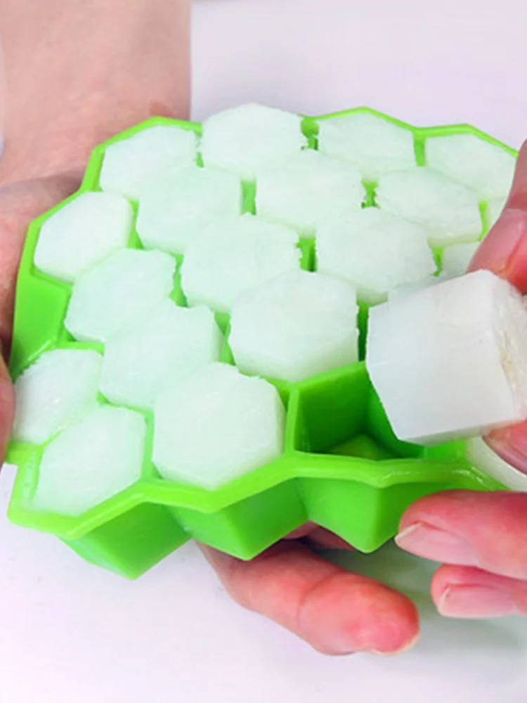 

Spot creative honeycomb ice grid with cover can be tested by FDA. Silicone mold 37 household ice-making silicone ice grid