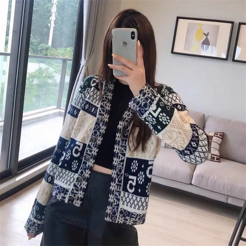 

2021 spring new small fragrance sweater cardigan female letter jacquard V-neck knitted coat