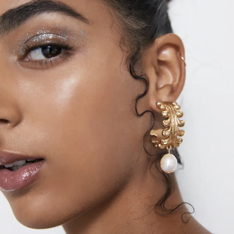 

Серьги-кольца с жемчугом женские, Висячие золотистые сережки в форме с, трендовые ювелирные украшения, 2021