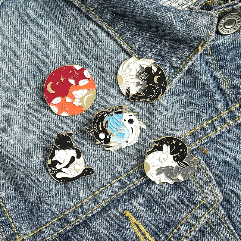 

Free Wings Gossip Map Brooch Fox Animal Brooch Goldfish Rabbit Pin Backpack Collar Badge Fashion Gift for Friends