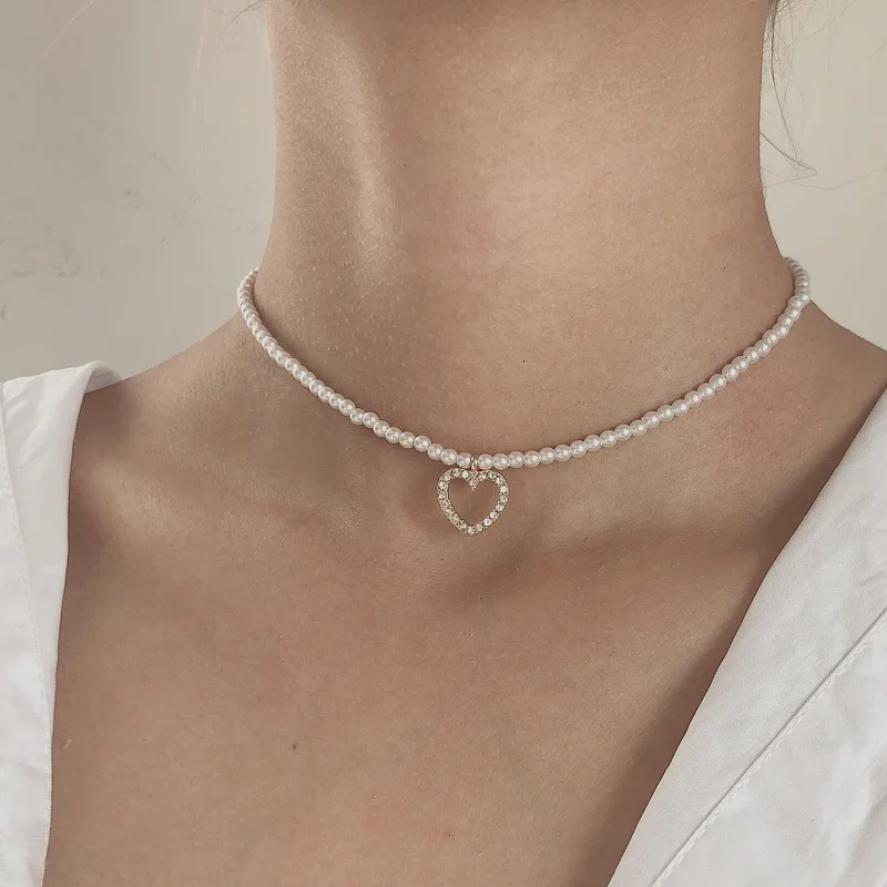 

YiJia Imitation Pearl Choker Necklaces with Cubic Zirconia Heart Shape Pendant for Women Elegant Part Jewelry