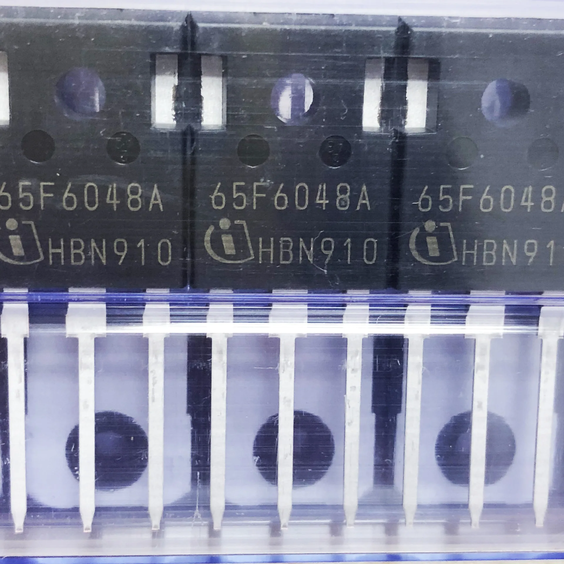 

IPW65R048CFDA 65f6048a TO-247 новый оригинальный INFINEO
