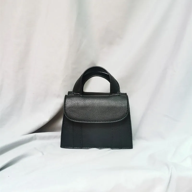 Сумка на плечо женская кожаная маленький квадратный саквояж цепочке мессенджер