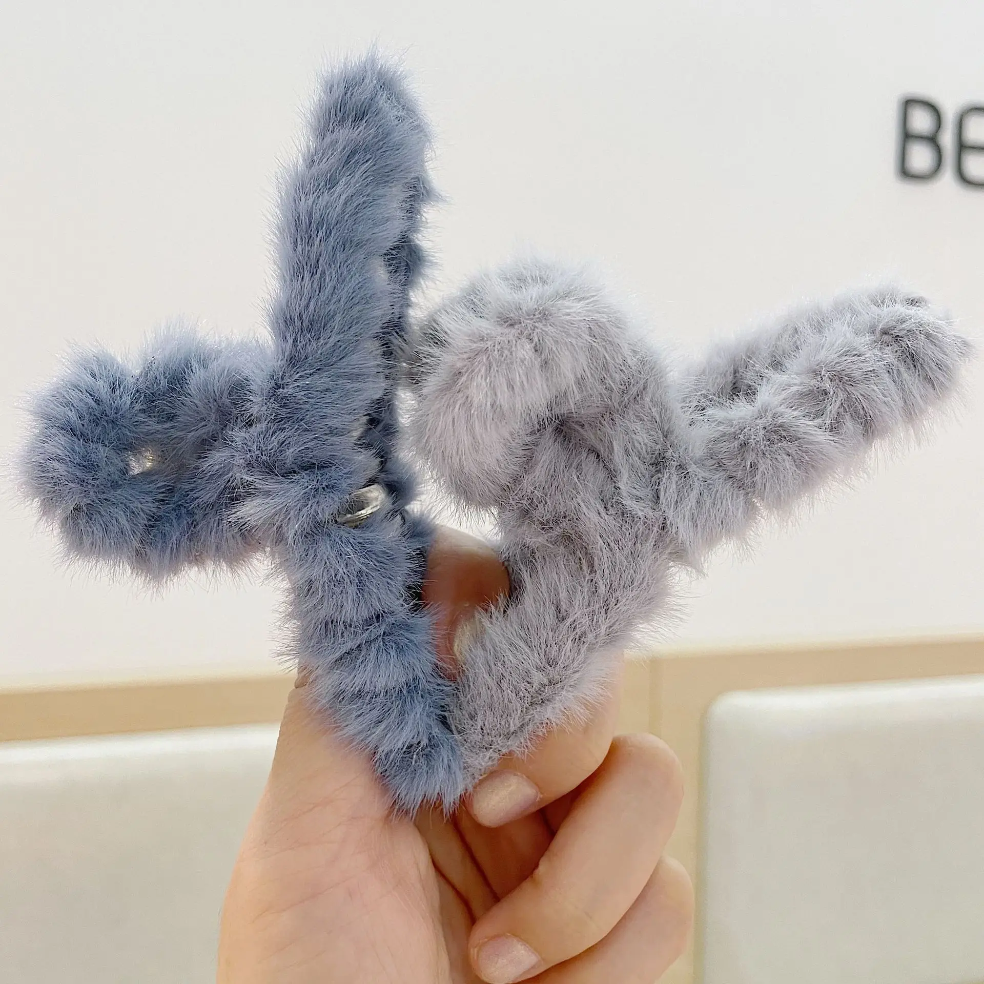 

Повседневные женские заколки для волос, зимние плюшевые заколки для волос, синий, белый зажим для волос, инструмент для мытья для девочек, ак...