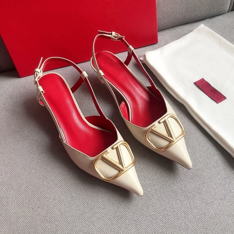 

2021 New Brand Women Pointed Toe Sandals Classics Designer Metal V Buckle Thin Heel Genuine Leather Wedding Shoes
