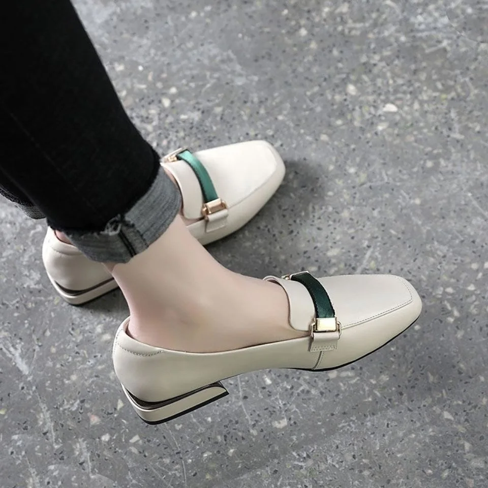 

Genuine Leather Flat Shoes Fashion Loafers for Women Flats Round Toe Slip on Females Ladies Summer Sandals Women's Shoes 2021