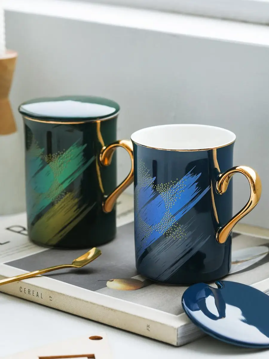 

Classic Ceramic Coffee Cups Mugs Porcelain Round Tea Spoon Saucer Set Golden Edges and Handles Creative Design