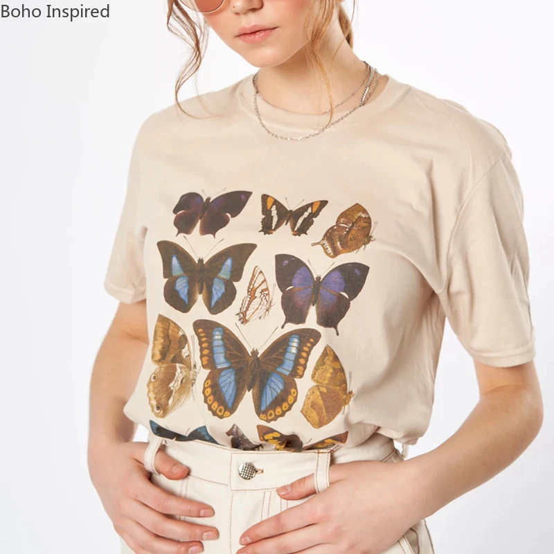 Boho Inspired бежевые с бабочками графические футболки для женщин вырез лодочкой