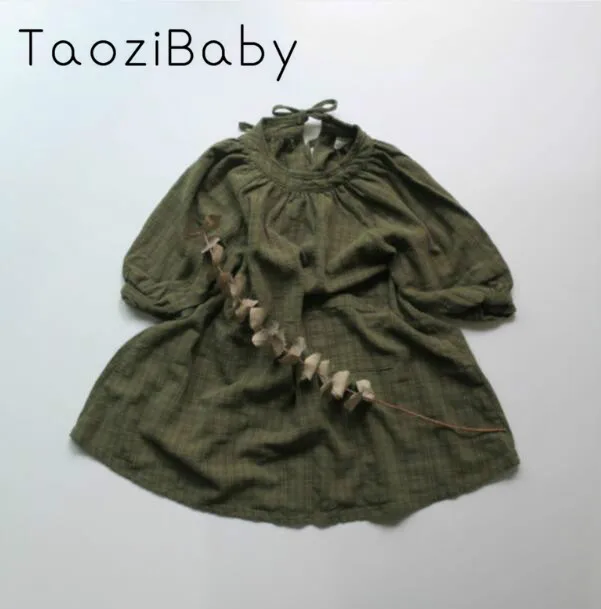 Детское платье для девочек вельветовое трапециевидной формы с рюшами на рукавах