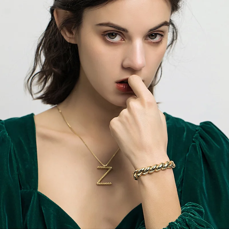 

Classic Capital Letter Initial Necklaces Gold Color Metal Twist A-Z Alphabet Pendant Necklaces For Men Women Jewelry Collar Gift