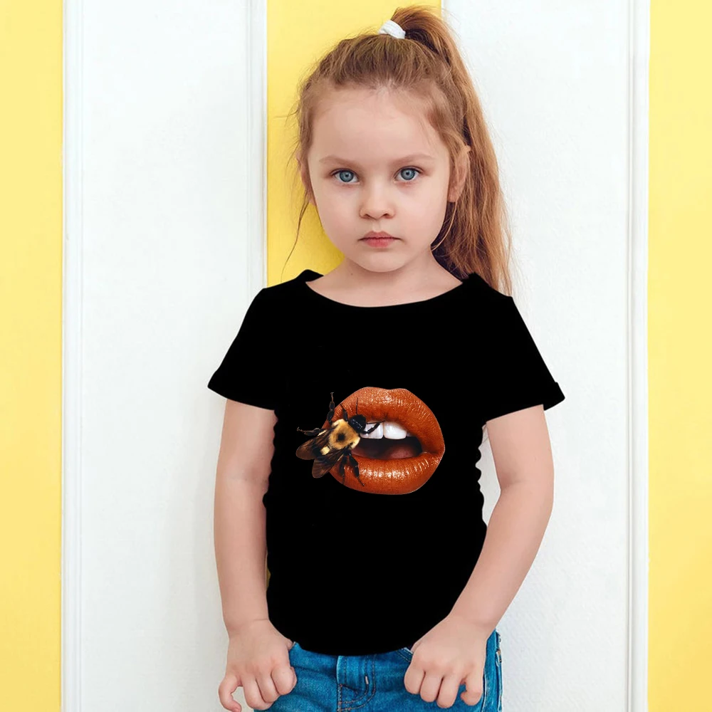 

Bee Lips Print T-shirt Black Summer Street Casual Clothes Short Sleeve Fashion Creative Girls Shirt Europe Harajuku Children Tee