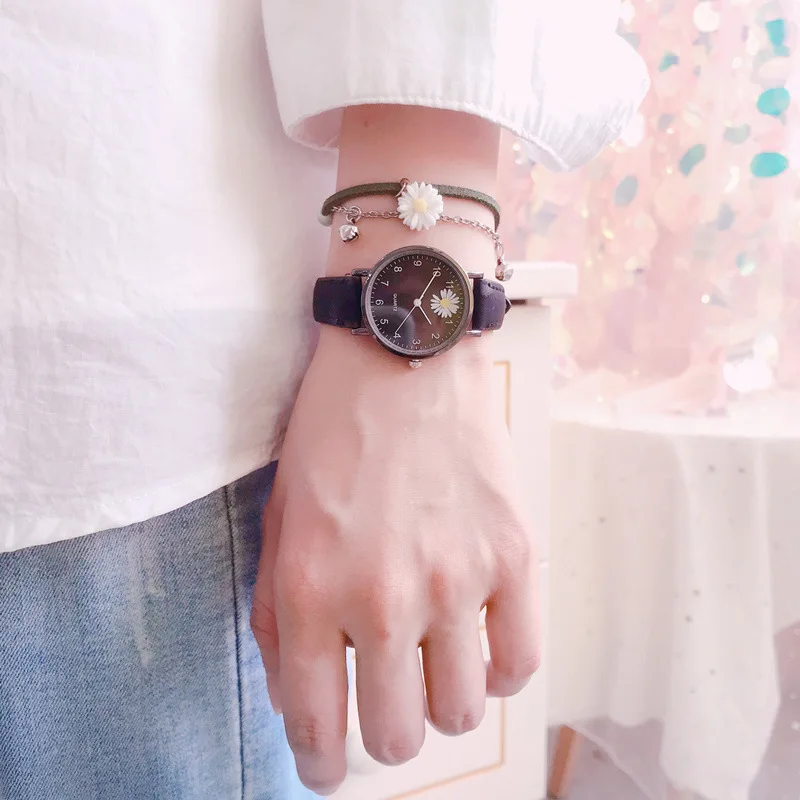 

Pop Vogue Small Daisies Women Watches Nice Simple Black Quartz Watch Vintage Leather Ladies Wristwatches Vogueable Clock