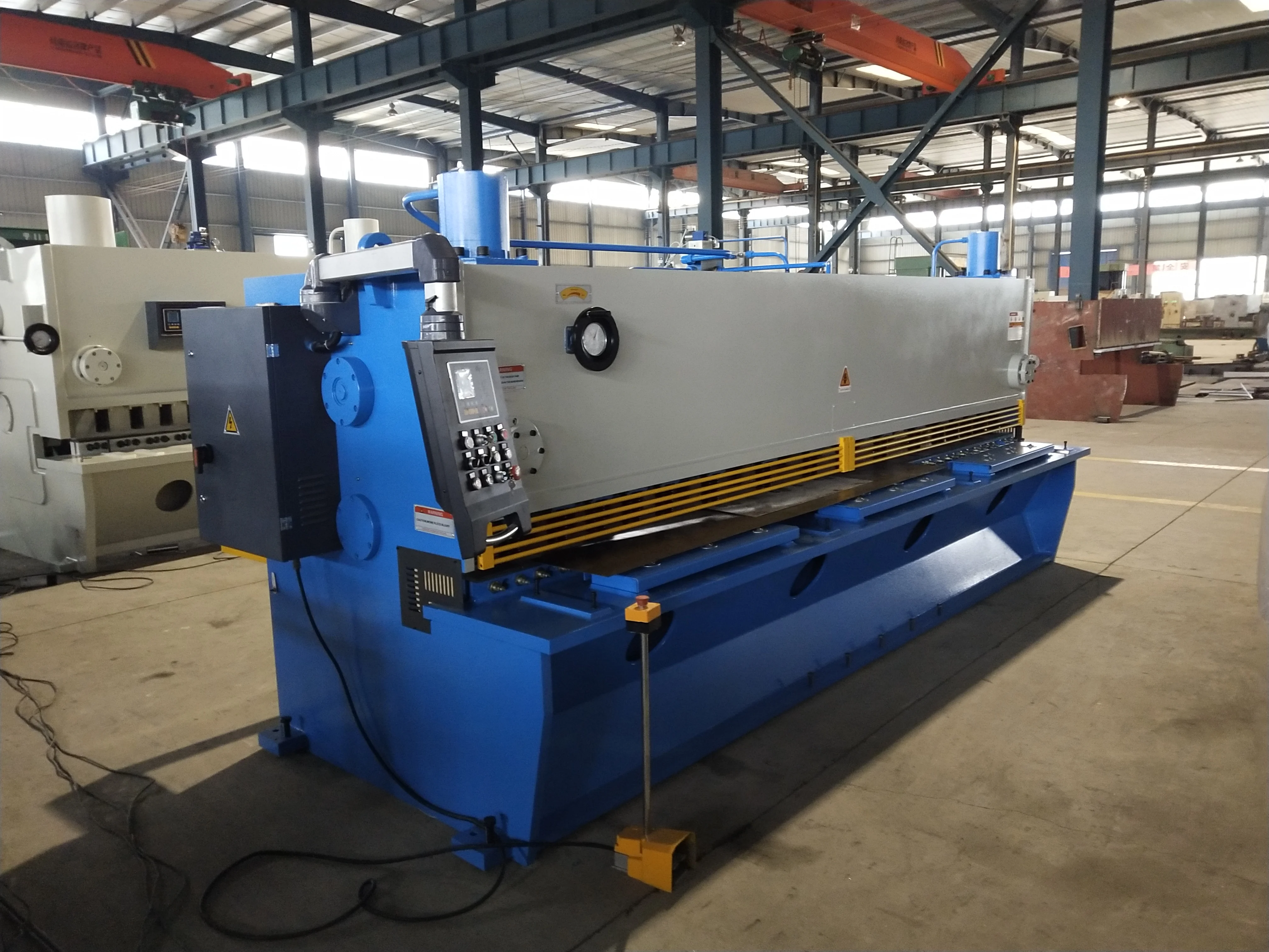 Гидравлическая гильотинная машина для резки листового металла с ЧПУ