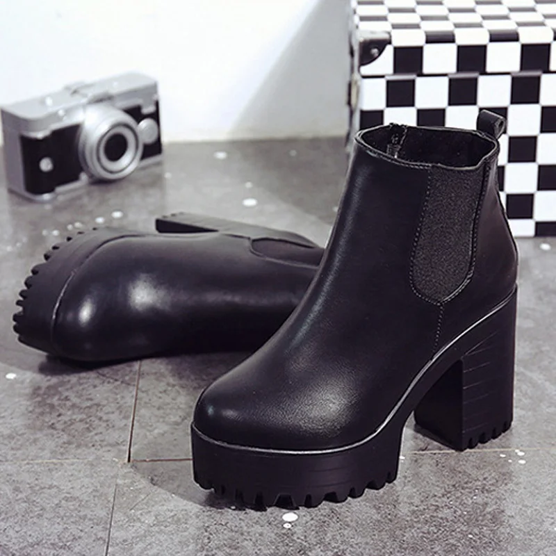Привлекательные ботинки на платформе с пряжкой женская резиновая обувь