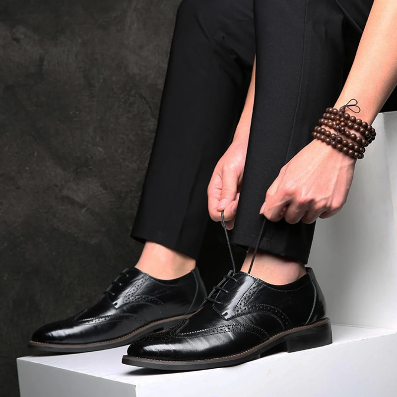 

2020 New Engraved Business Dress Shoes Men PU Leather Oxfords Wedding Party Shoes Male British Breathable Pointed Shoes