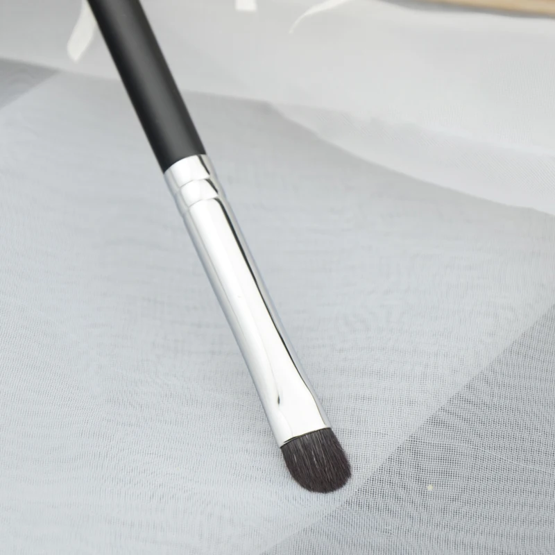 Профессиональная Кисть для макияжа ручной работы R107 маленькая кисть теней век