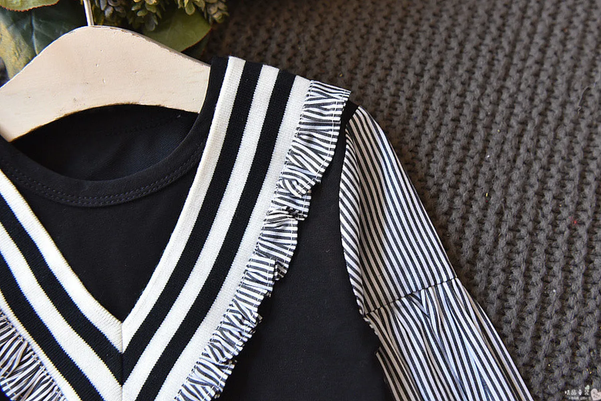 Платье детское хлопковое в полоску с круглым вырезом и длинным рукавом | Детская