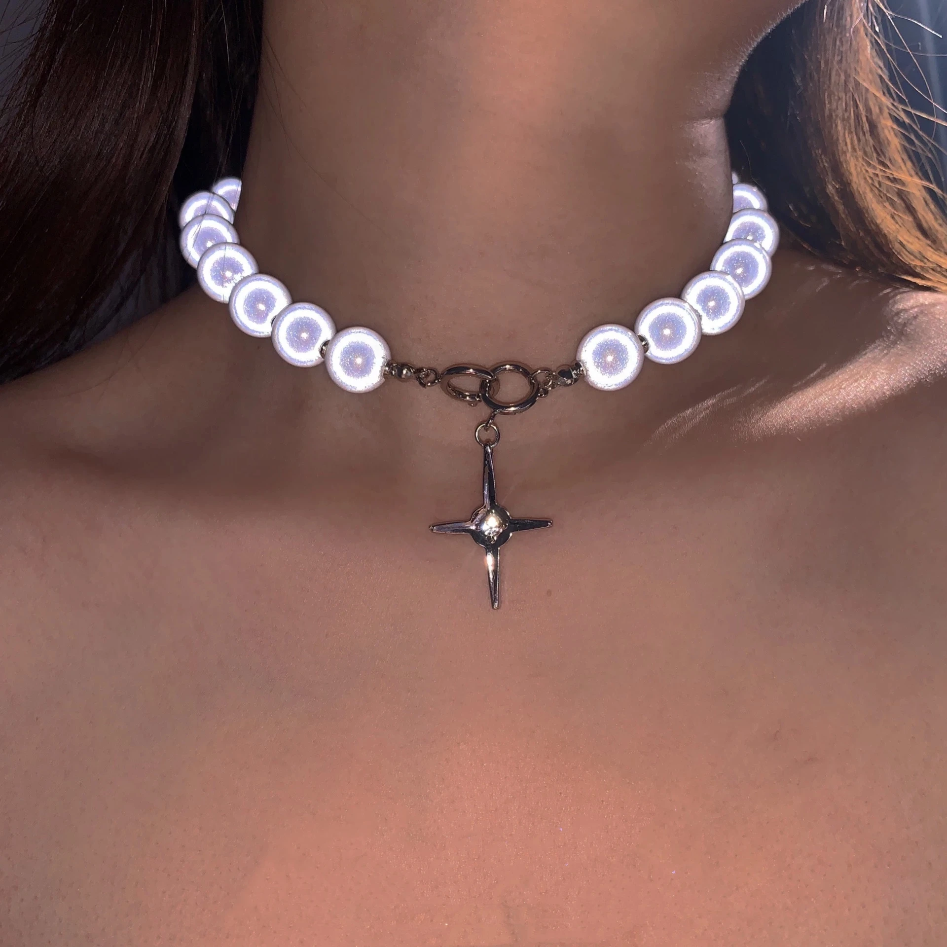 

2021 Korea Unique Design Luminous Beads Pearl Stitching Necklace Choker Cross Pendant Clavicle Chain Fashion Sweet Party Jewelry