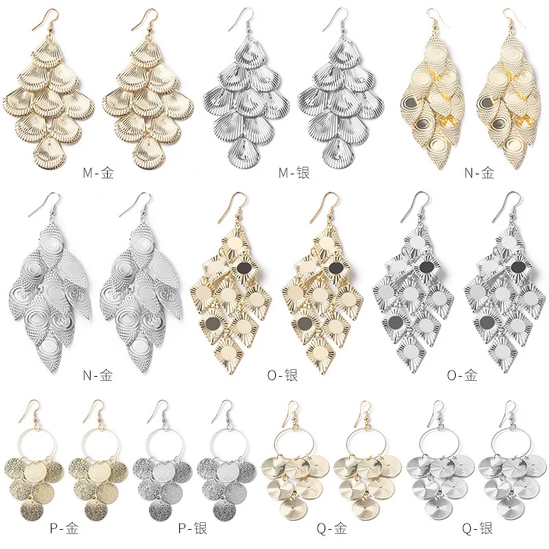 Преувеличенные атмосферные длинные просвечивающиеся листья серьги с надписью