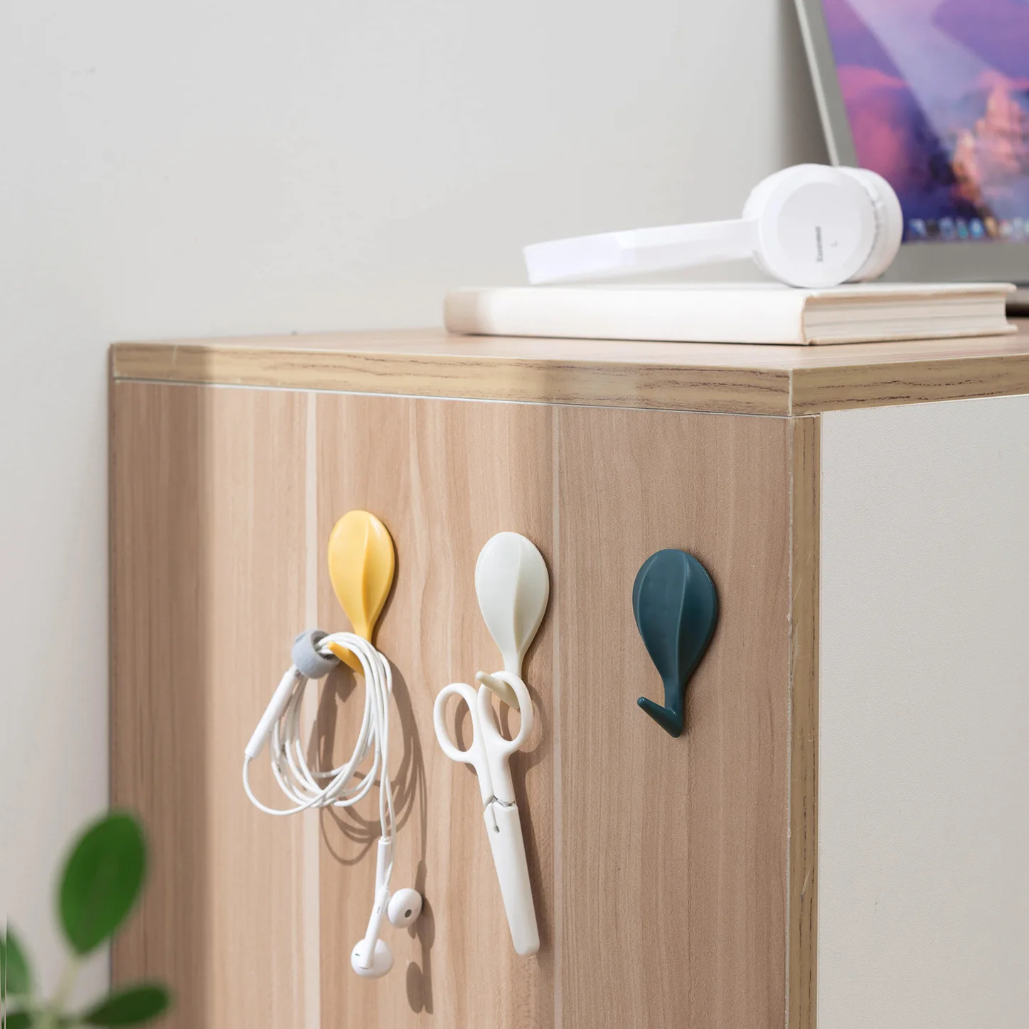 

Induced Xin 8 PCs Hot-air Ballon Hook Strong Adhesive Wall Hangers Kitchen Seemless Hook Door Hanging Hole Punched Adhesive Hook