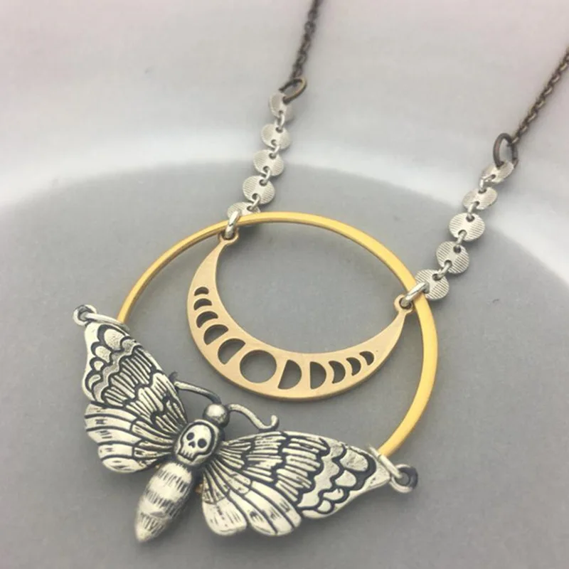 

Moon Necklace Skeleton Moth Mysterious Pendant Necklace Fashion Punk Hip Hop Party Women's Jewelry Statement Necklace