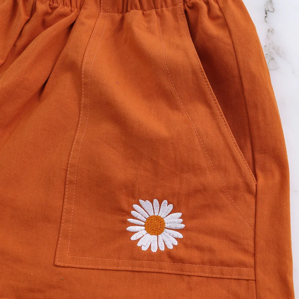 Женские удобные летние шорты на шнурке с вышивкой маленькой маргаритки