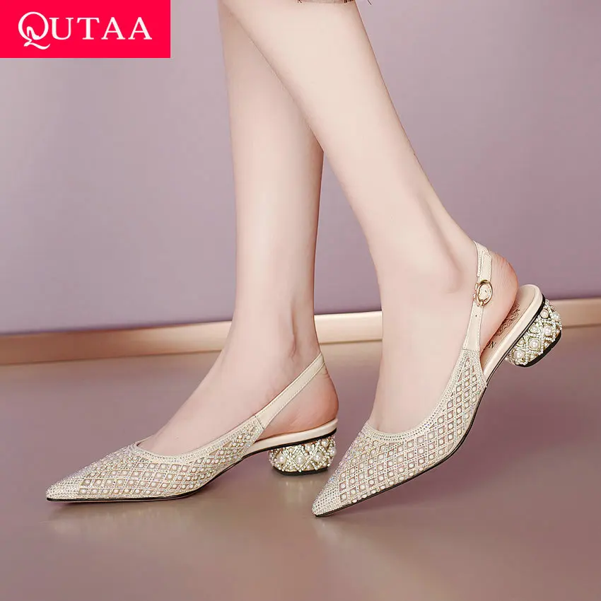 

QUTAA/2021 г. Босоножки на квадратном каблуке с острым носком женская обувь из натуральной кожи с кристаллами летние женские туфли-лодочки с пря...