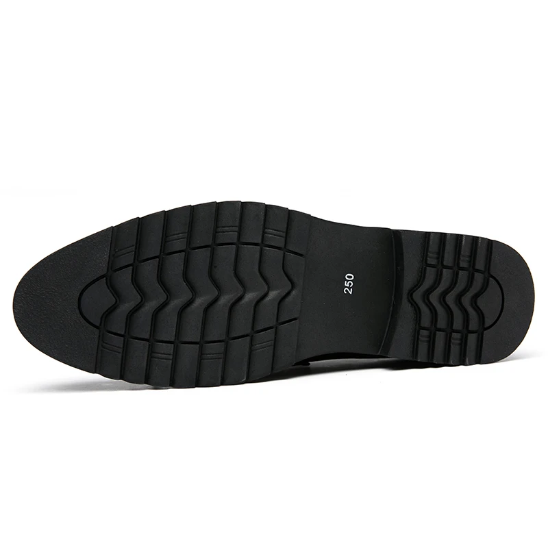 

2020 New Trend Man Casual Sneakers Black Youth Fashion Men Studded Shoes Big Size Mens Casual Footwear Slip-on Men Walking Shoe