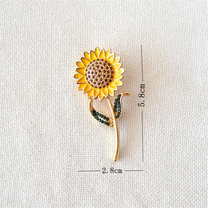 Модная женская брошь с желтыми подсолнухами на шпильке зелеными растениями